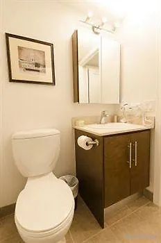Royal Stays Suites - Blue Jays Way Toronto Hotel