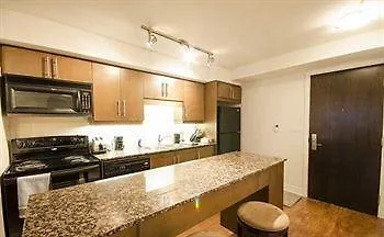 Royal Stays Suites - Blue Jays Way Toronto 4*,