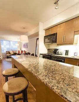 Hotel Royal Stays Suites - Blue Jays Way Toronto