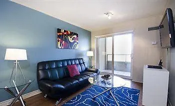 Royal Stays Suites - Blue Jays Way Toronto Hotel