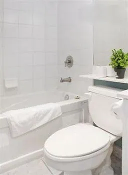 Hotel Royal Stays Suites - Blue Jays Way Toronto